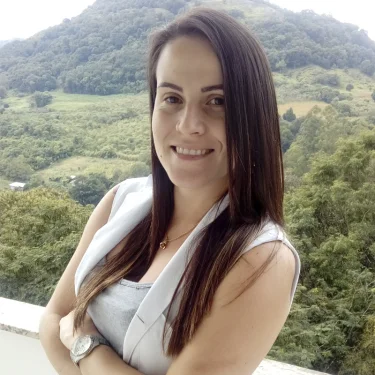 Egressa de Letras da USC  aprovada em Mestrado