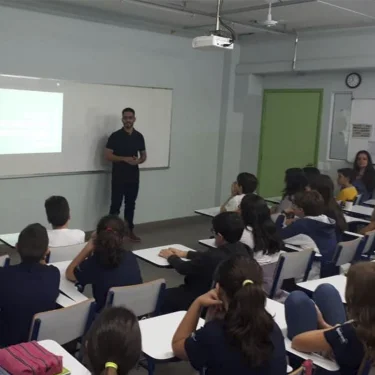 Projeto de Extenso realizou palestra no Colgio Rembrandt COC Bauru