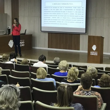 Indstria farmacutica foi tema de palestra da Lio dos Grandes Mestres
