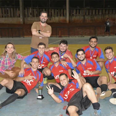 Trofu do 15 Campeonato Intercursos foi para o time de Engenharia de Produo II!
