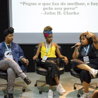 Estudante e egressa de Relaes Pblicas da USC participam do RP Week