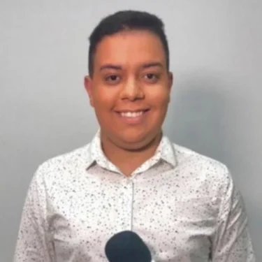 Estudante de Jornalismo do UNISAGRADO entrevista Ministro da Educao
