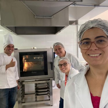 Chef Wallace Caldéron participa de treinamento do Forno Combinado no UNISAGRADO