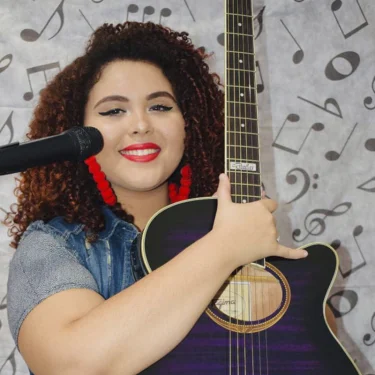Estudante do curso de Artes realizar apresentao em Live internacional
