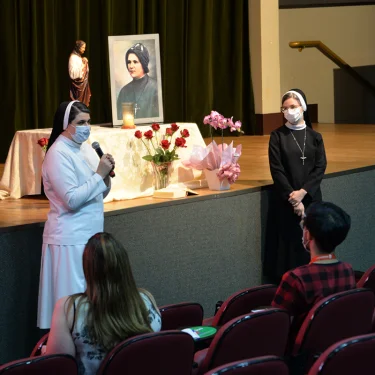 UNISAGRADO celebra Dia de Ao de Graas e reconhecimento pela jornada de Irm Giuliane Ciniciato Gonalves