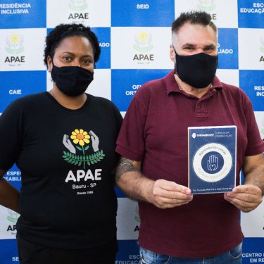 Curso de Ciência da Computação realiza doação de software infantil para a APAE- Bauru