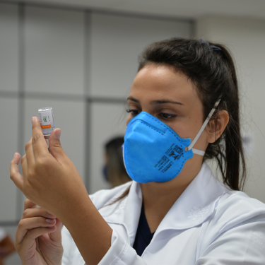 Participação de estudantes de Enfermagem garantiu o sucesso na vacinação de profissionais da educação
