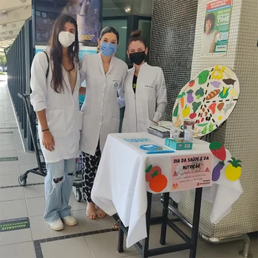 Curso de Nutrio realiza ao em parceria com o Supermercado Confiana Max