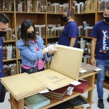 Docentes do Colgio So Jos visitam o campus do UNISAGRADO