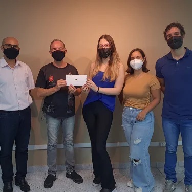 Estudantes realizam doao para a Catedral do Divino Esprito Santo que atende a populao imigrante na cidade