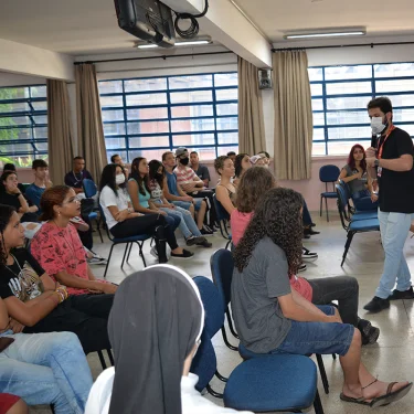 UNISAGRADO realiza encontro na E.E. Irm Arminda Sbrssia em comemorao ao 42 aniversrio da escola