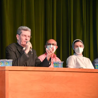 Educar, uma obra de amor: tema da Campanha da Fraternidade foi discutido em mesa-redonda