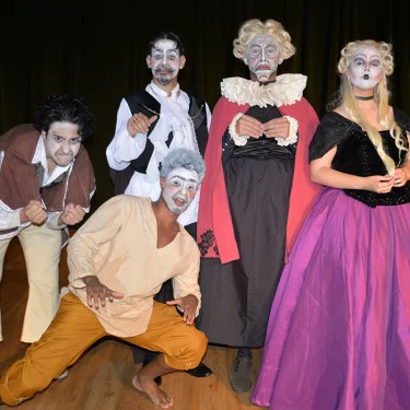 Curso de Teatro apresenta pea teatral A Farsa do Advogado Pathelin