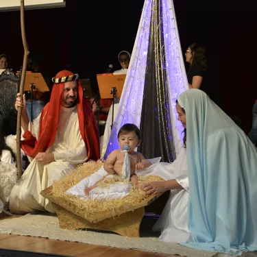 Missa de Natal contou com encenao da chegada do Menino Jesus
