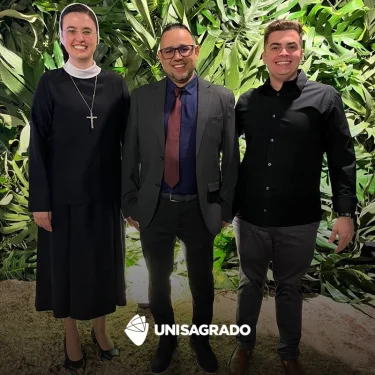 A Reitora, Prof. Dra. Irm Vnia Cristina de Oliveira, e o Coordenador de Extenso, Jos Augusto Magalhes participam da 2 edio do Prmio de Responsabilidade Social promovida pela Wise Madness