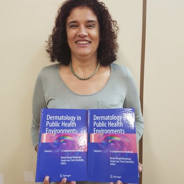 Professora da USC publica cap�tulo de livro internacional