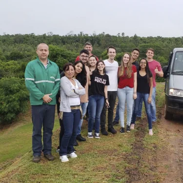 Aterro Sanitrio Estre Ambiental recebe visita tcnica de estudantes do UNISAGRADO
