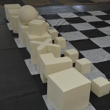 Estudantes de Design confeccionam jogo de xadrez inspirado na Bauhaus