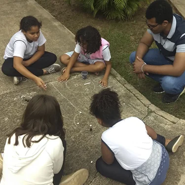 Estudantes da USC realizam oficina de jogos no Museu Ferrovirio de Bauru