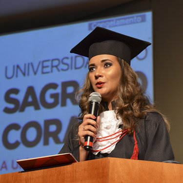 USC entra na 4� semana de formaturas