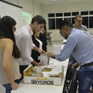 Estudantes de Engenharia Qumica apresentam resultado final de testes para a Stalo