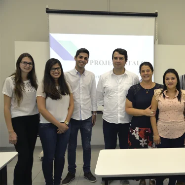 Estudantes de Engenharia Qumica apresentam planejamento de testes para a empresa Stalo