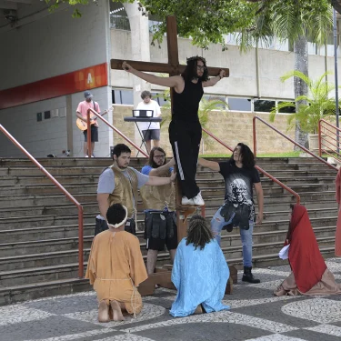 Encenao da Via Sacra retratar o amor gape e toda a comunidade  convidada a prestigiar