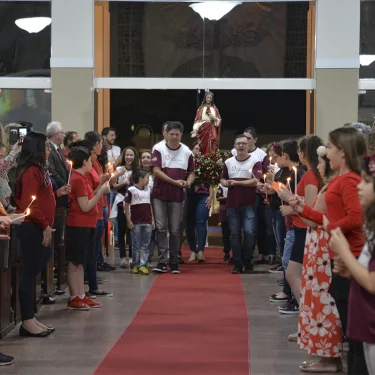 Ms do Sagrado Corao de Jesus contou com programao especial