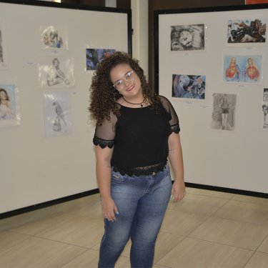 Mirella Muniz Grillo estreou o “Quinta Cultural” com exposição de arte