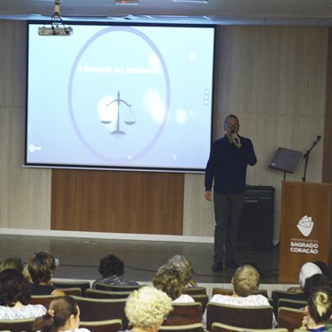 Pedro Medeiros aborda Valoração dos Sentimentos com estudantes da UATI