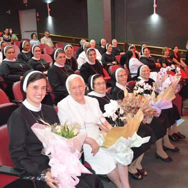 UNISAGRADO deu início às comemorações do aniversário de 70 anos, nesta segunda-feira (23)