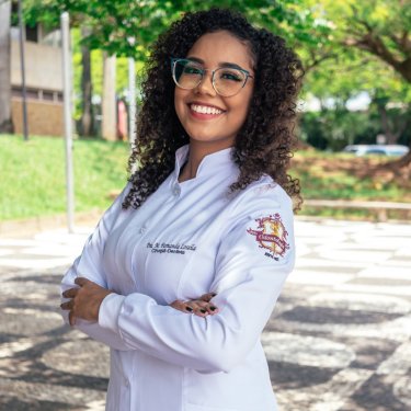 Egressa de Odontologia é aprovada em 1º lugar em Programa de Residência da USP