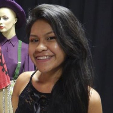 �ndia conclui curso de Design de Moda na USC