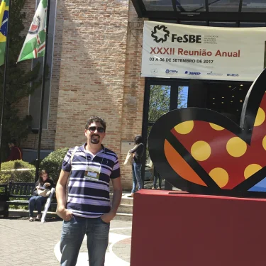 Professor participa de reunio sobre Biologia Experimental