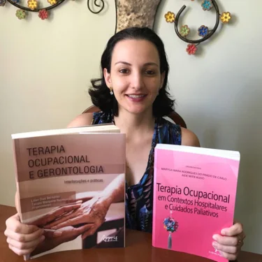 Egressa de Terapia Ocupacional publica captulos em dois livros da rea