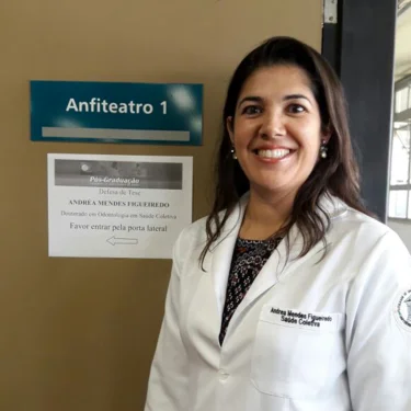 Professora de Biomedicina  doutora em Sade Coletiva