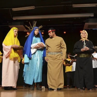 Faa parte do elenco da 11 Cantata de Natal da USC