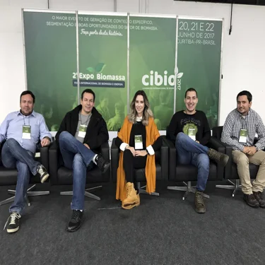 Professor, estudantes e egressa participam de Congresso Internacional
