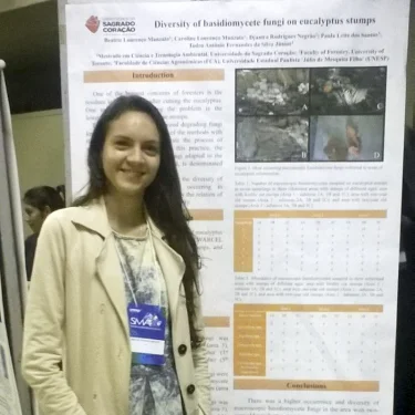 Mestranda apresenta trabalho em Simpsio de Microbiologia