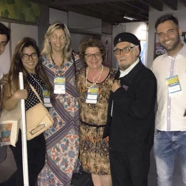 Professora e estudantes participam de eventos sobre psicologia existencial