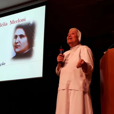 Irm Jacinta Turolo ministrar palestra no 6 SILE