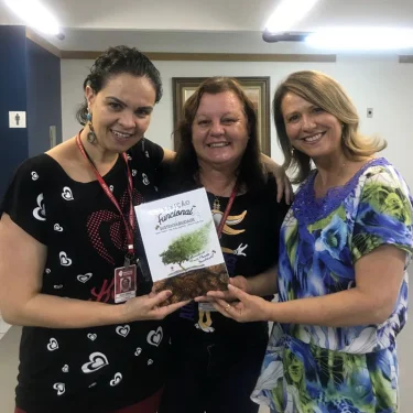 Ao de professores e estudantes da USC com plantas alimentcias no convencionais vai parar em livro