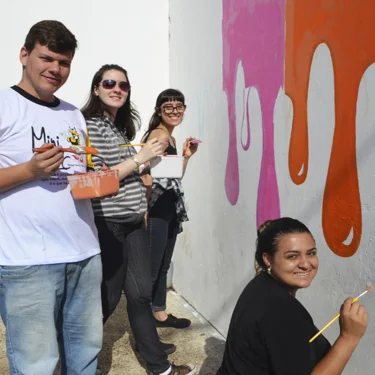 Projetos de extenso promovem ao de revitalizao em escola de Bauru