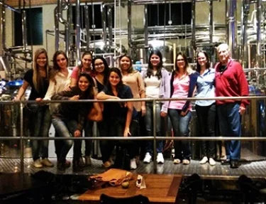 Estudantes do curso de Biomedicina da USC visitaram a Cervejaria Servus Bier 