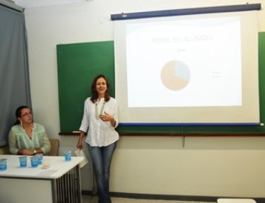 Estudantes do curso de Pedagogia da USC participaram de Mesa Redonda
