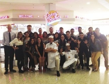 Curso de Tecnologia em Marketing da USC realizou visita técnica no Johnny Rockets Brasil