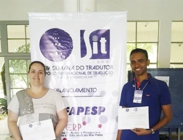 Estudante e egressa do curso de Letras Tradutor da USC apresentaram suas pesquisas em eventos na UNESP