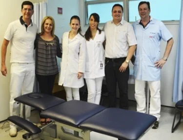 Mesa eltrica de terapia manual  a novidade do curso de Fisioterapia da USC 