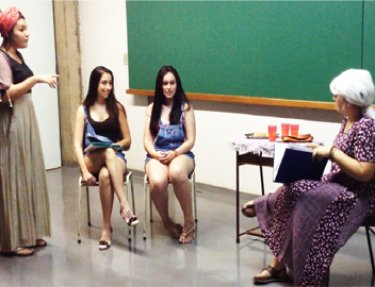 Estudantes do curso de Jornalismo da USC realizaram peça de teatro sobre o preconceito linguístico