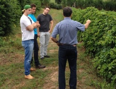 Curso de Engenharia Agronômica da USC participou de visita técnica à “Fazenda da Eneida”